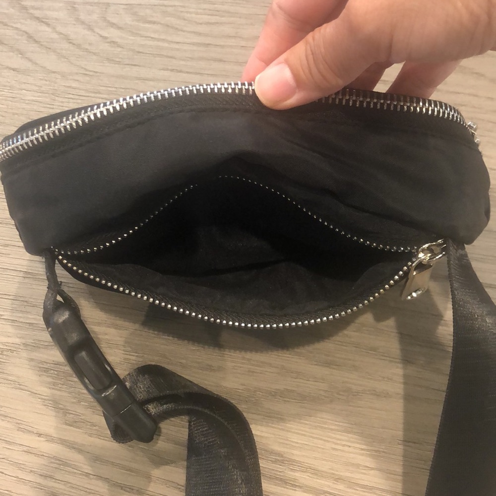 Everest Sleek Everyday Belt Bag - Picture 4 of 4